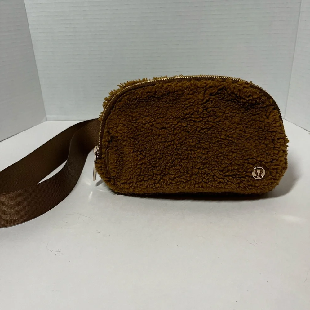 lululemon brown sherpa belt bag Athletica Everywhere Java Lululemon Everywhere Belt Bag Fleece